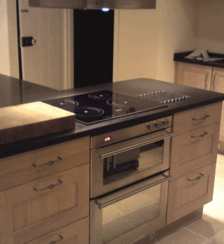 Induction hob with under oven and probably not sufficient ventilation