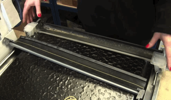 Lower dishwasher door seal