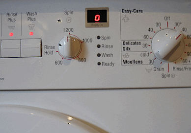 The E01 error displayed on a Bosch washing machine