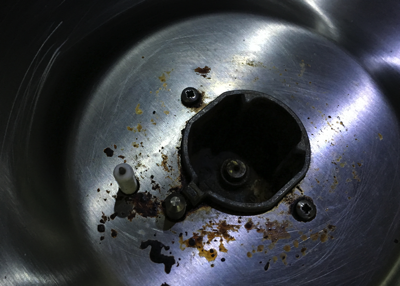 Gas hob top burner jet with thermocouple and ignitor plug