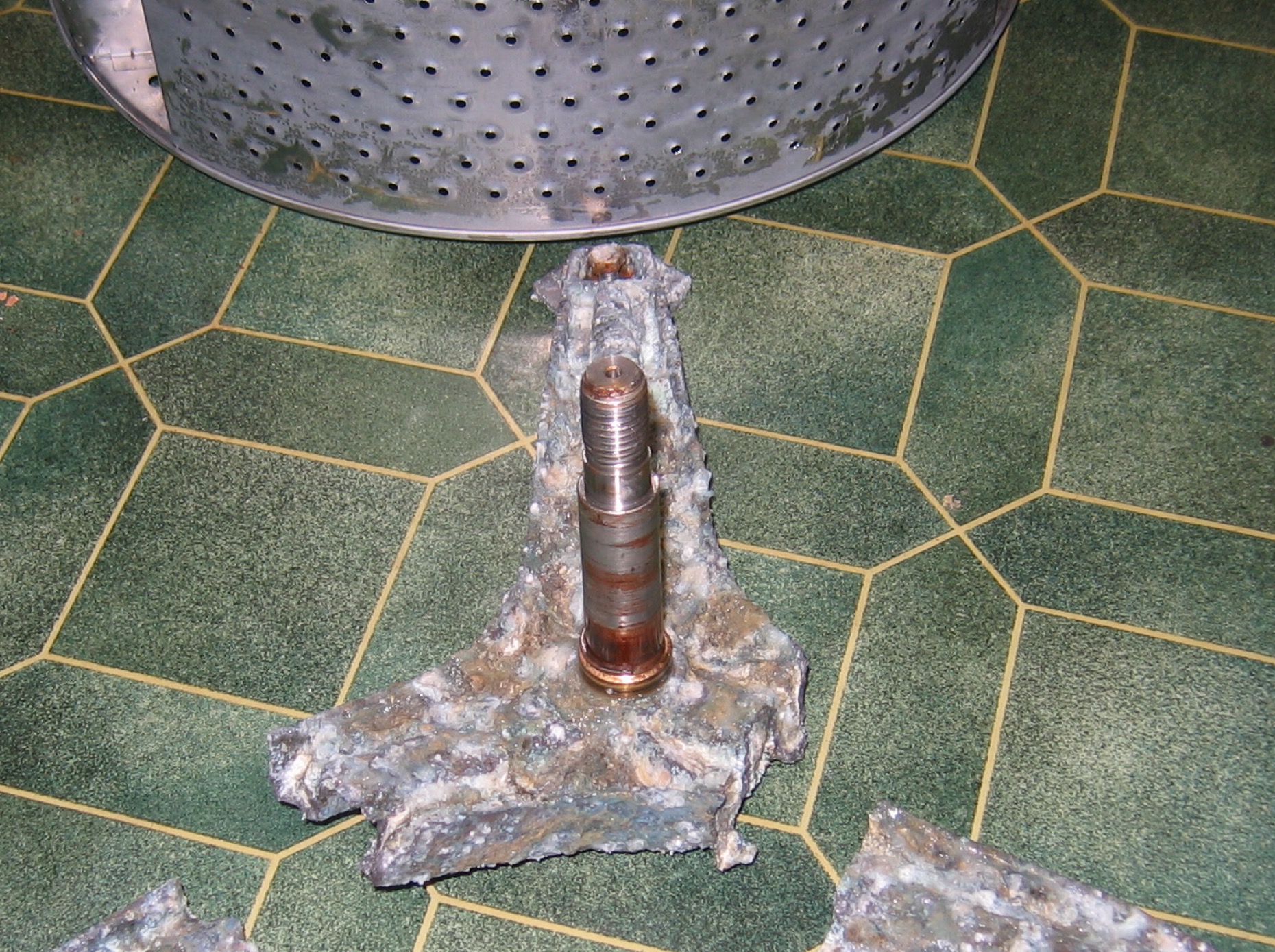 Drum and drum spider show corrosion