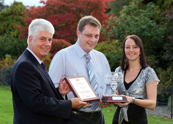 Kenneth Watt receives a TEQ Award.